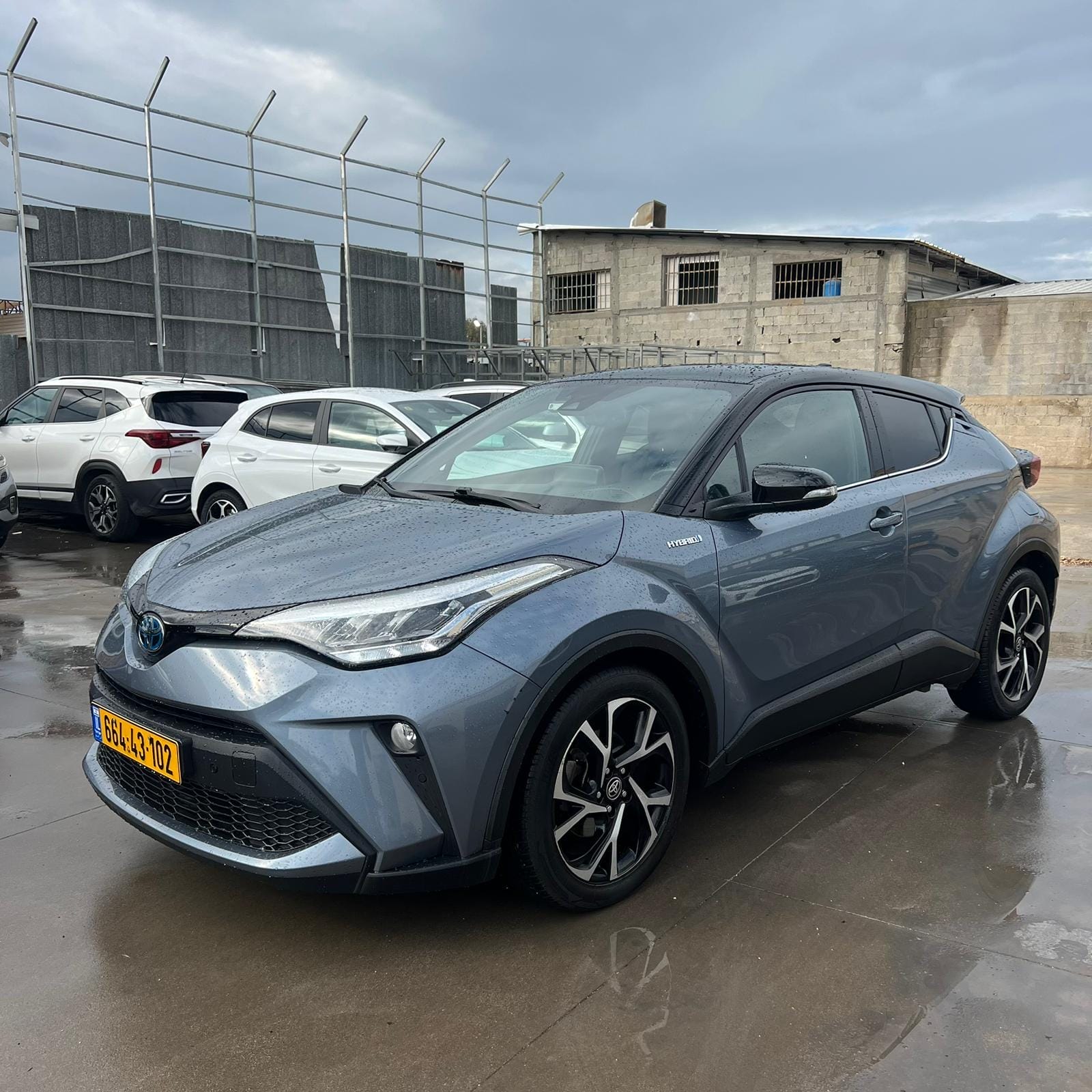 טויוטה C-HR שנת 2021 כסופה