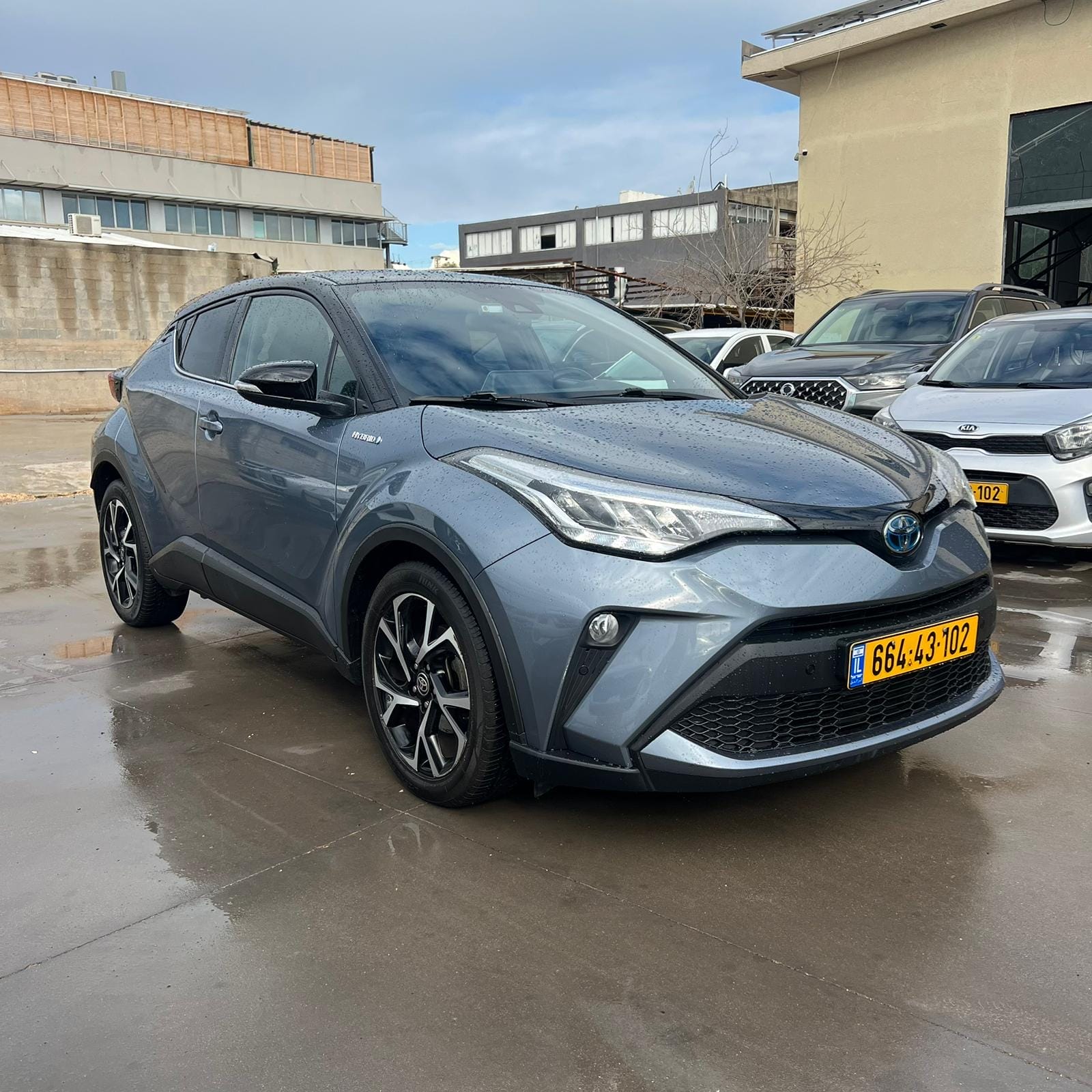 טויוטה C-HR שנת 2021 כסופה